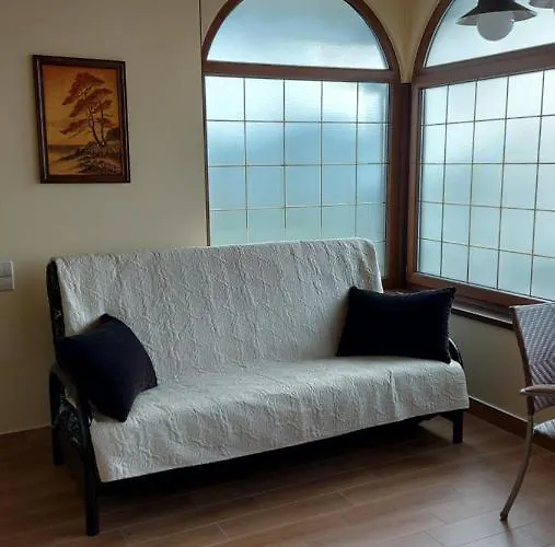 Vilafeja Private Courtyard House פלאנגה